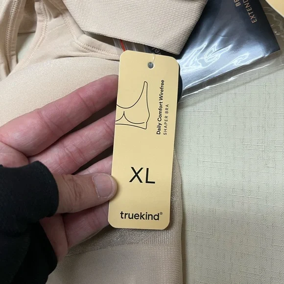 NWT Truekind XL daily comfort wireless shaper bras (2)